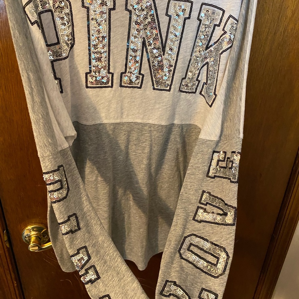 💋❤️💋❤️VS PINK BLING LONG SLEEVE TOP SIZE LARGE 💋❤️💋❤️